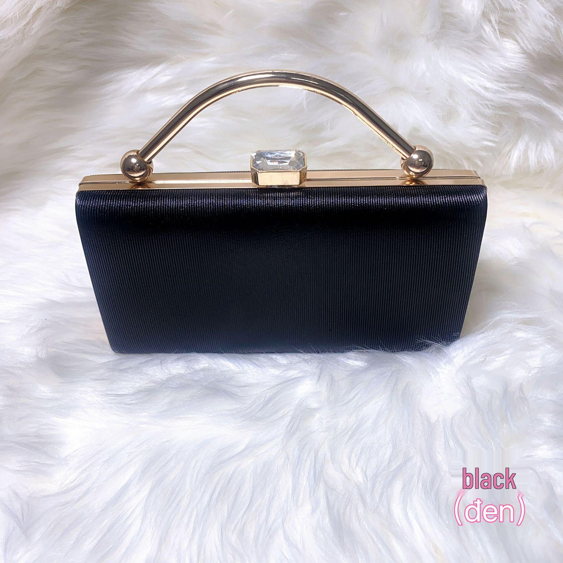 

Элегантный вечерний клатч из лакированной кожи: Свадьба, День рождения, Банкет. чёрный