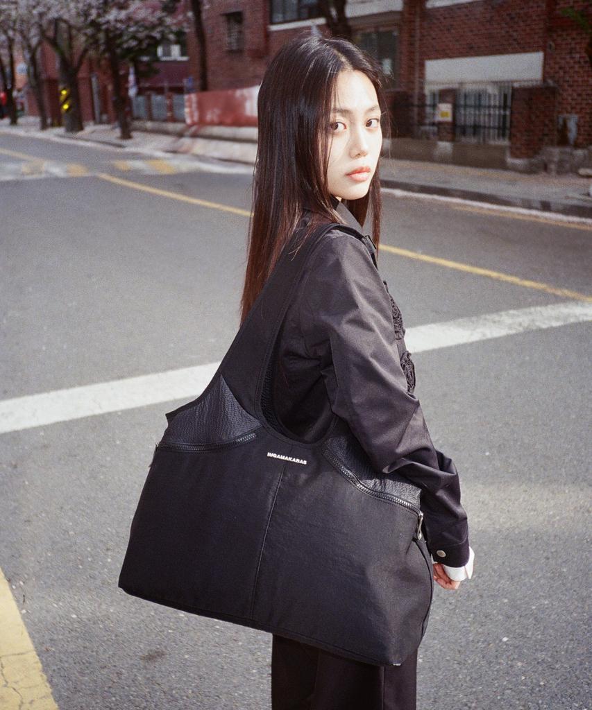 Iugamakaras Nylon Shopper Bag (Black)