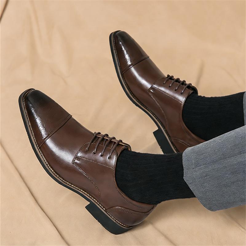 Britain Trend Gentleman New Pointed Lace Up Oxford Shoes for Men Luxury Designer Formal Wedding Prom Dress Homecoming Footwear