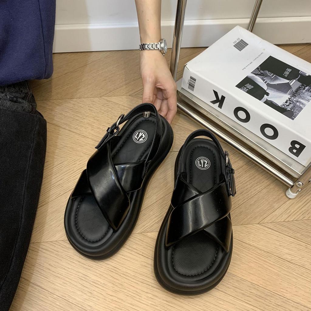 Nischen-Silbersandalen Damen 2025 Sommer neu Retro Oberbekleidung Student vielseitige Plateau-Freizeitschuhe für den Strand