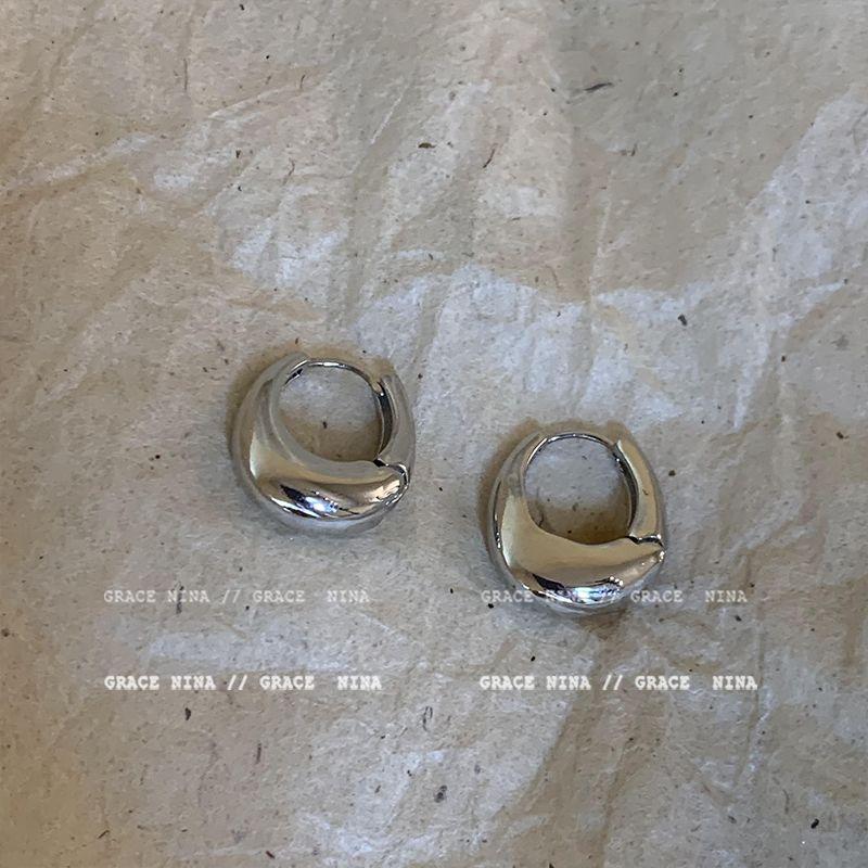 

Cold Style Metal Niche Design Best Selling Female Simple Bracelet Silver Oval ear buckle