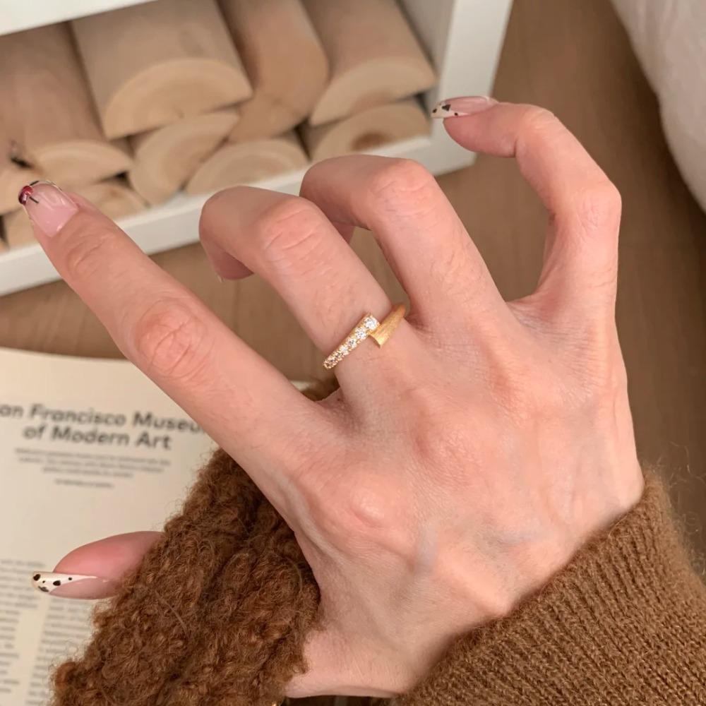 

French Vintage Rings for Women Minimalist Stackable Star Track Rings Elegant and Unique Adjustable opening