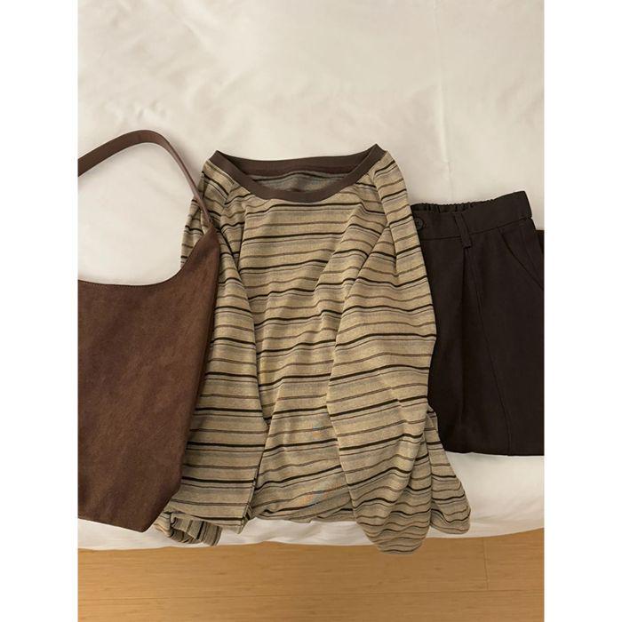 Versatile Striped Crew Neck Long Sleeve T-shirt: Punk-Inspired, Loose Fit, Slimming Korean Style for Autumn/Winter.
