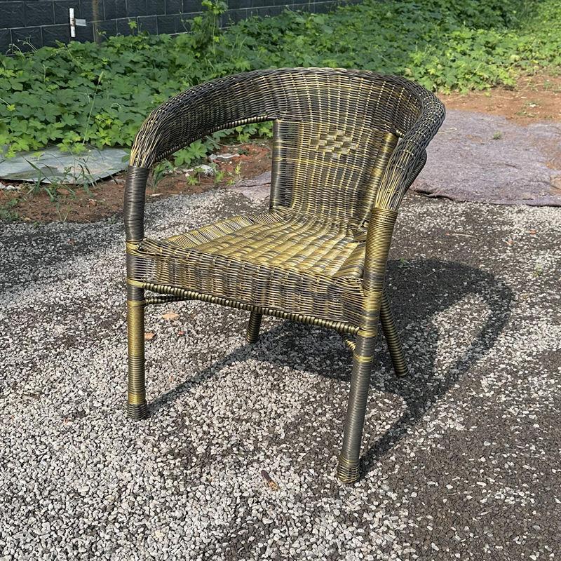 Zewnętrzne plecione krzesło rattanowe z wysokim oparciem i podłokietnikami - Idealne do użytku wewnątrz i na zewnątrz