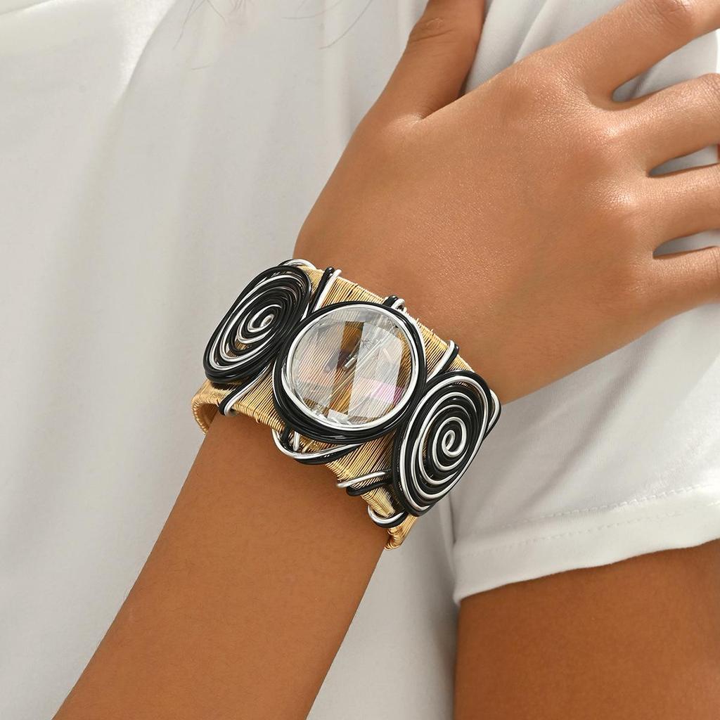 Elegant Women's Gem-Inlaid Threaded Bracelet: European & American Style
