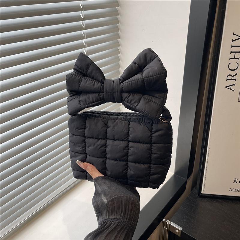 

Folded plaid cloud bag, armpit bag, new down design fashionable mini portable women s bag чёрный