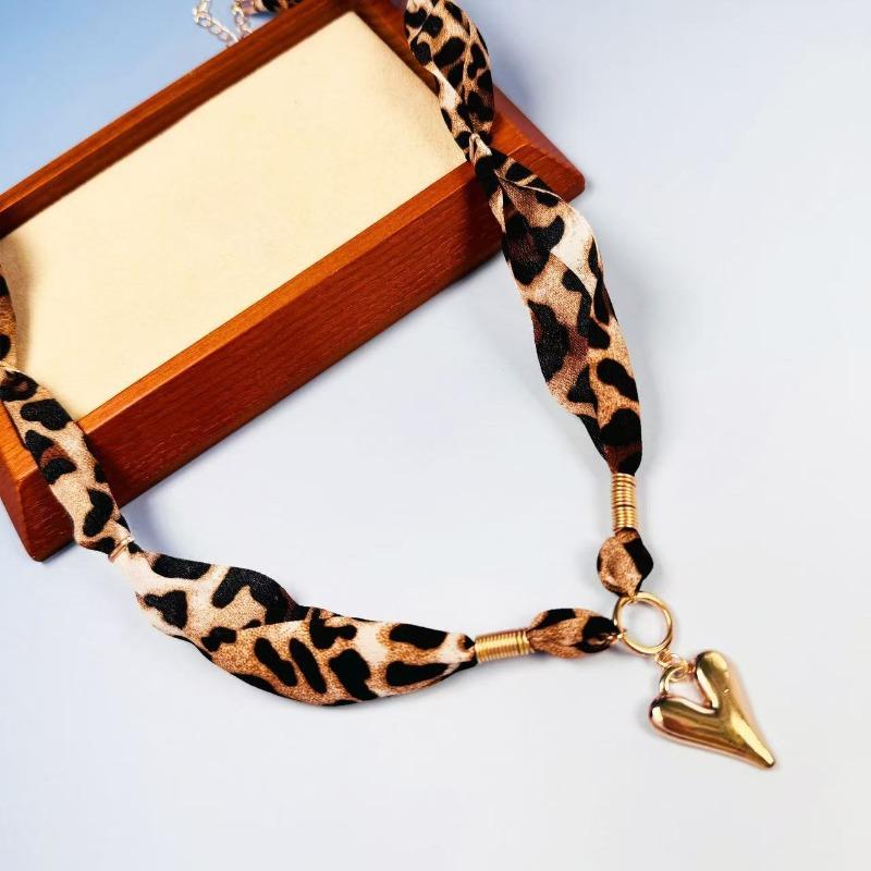 Retro leopard print peach heart necklace earrings set sweater chain jewelry temperament classic jewelry