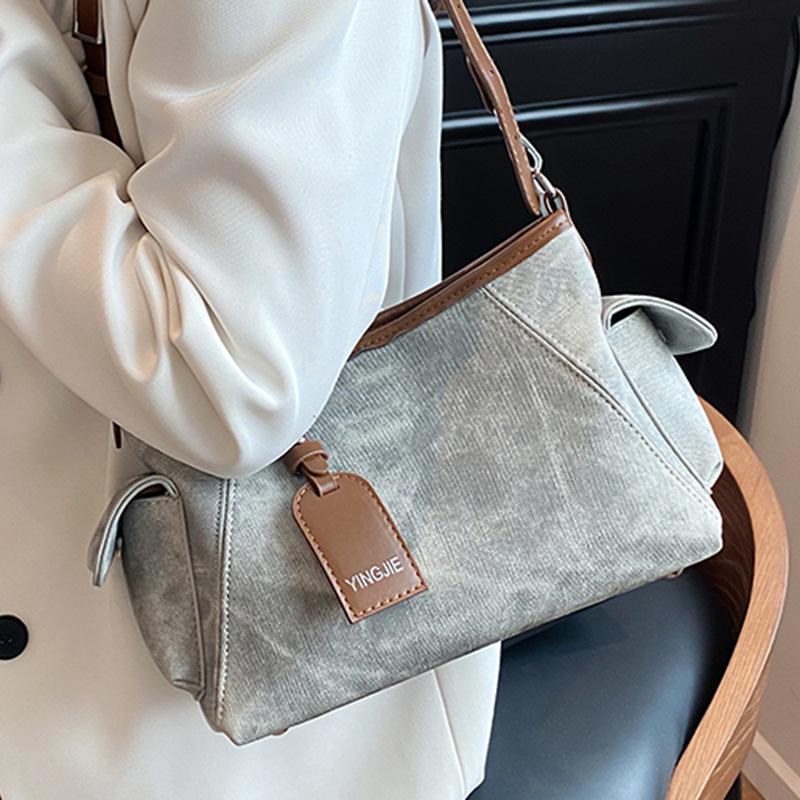 Winter new niche commuter armpit bag fashionable women's casual shoulder bag simple large-capacity commuter bag