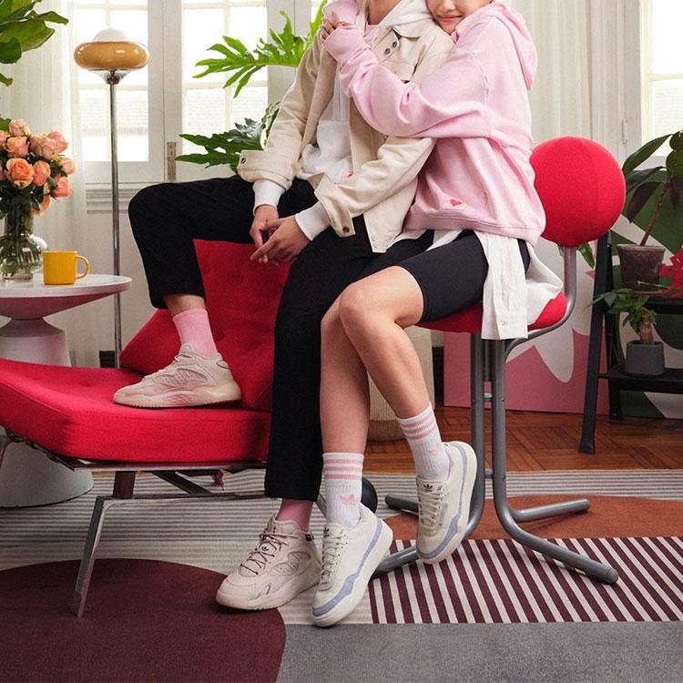 Adidas Manšestrové sportovní kalhoty s rovnými nohavicemi Pánské spodní díly Černá HC2201