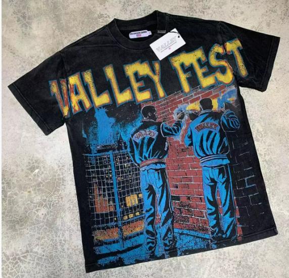T-shirt Oversize Streetwear Retrò Americana con Stampa Scura e Effetto Usurato