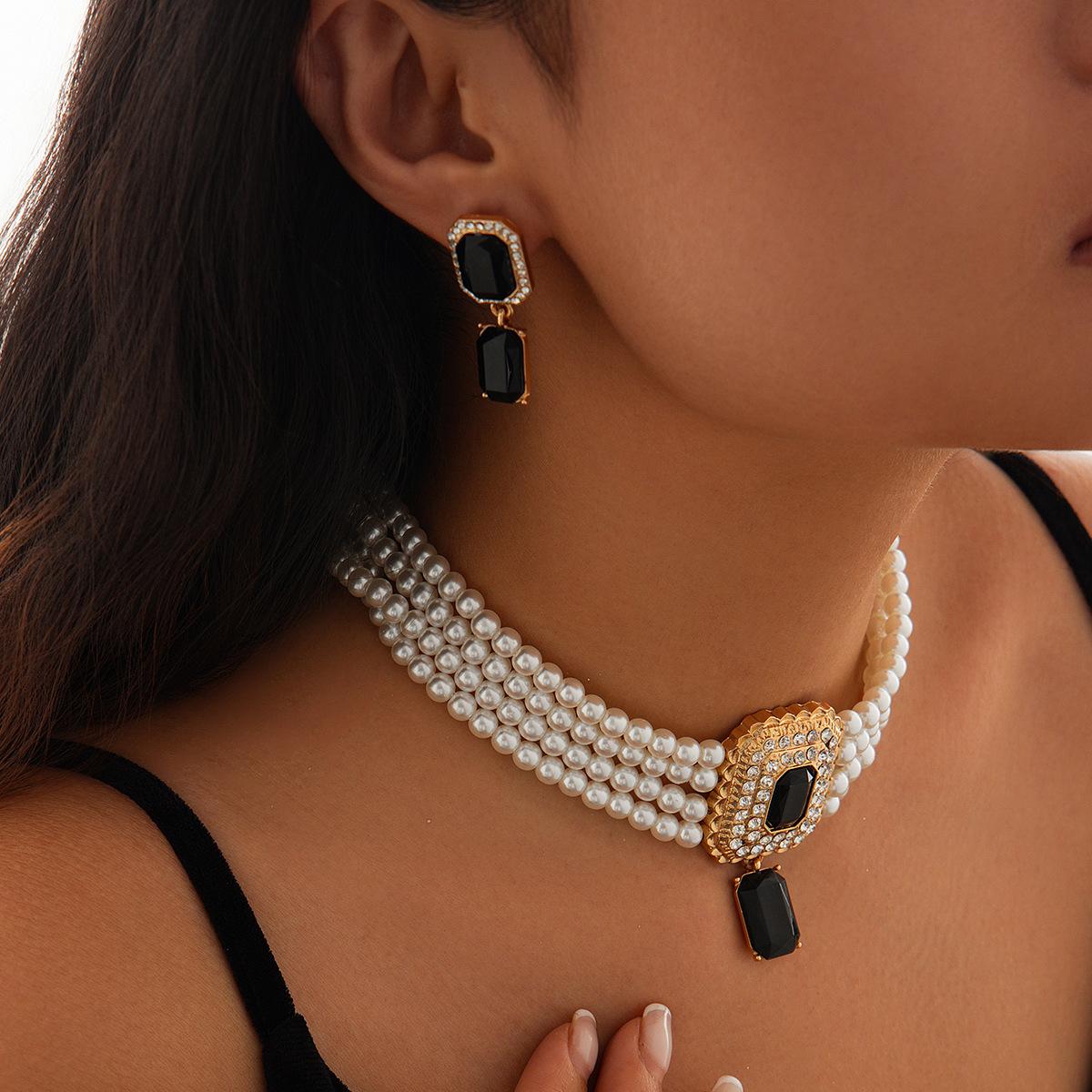 Fashionable Imitation Pearl Necklace Set Light Luxury Geometric Alloy Multi-layer Collarbone Chain 01 Golden suit 5248k1