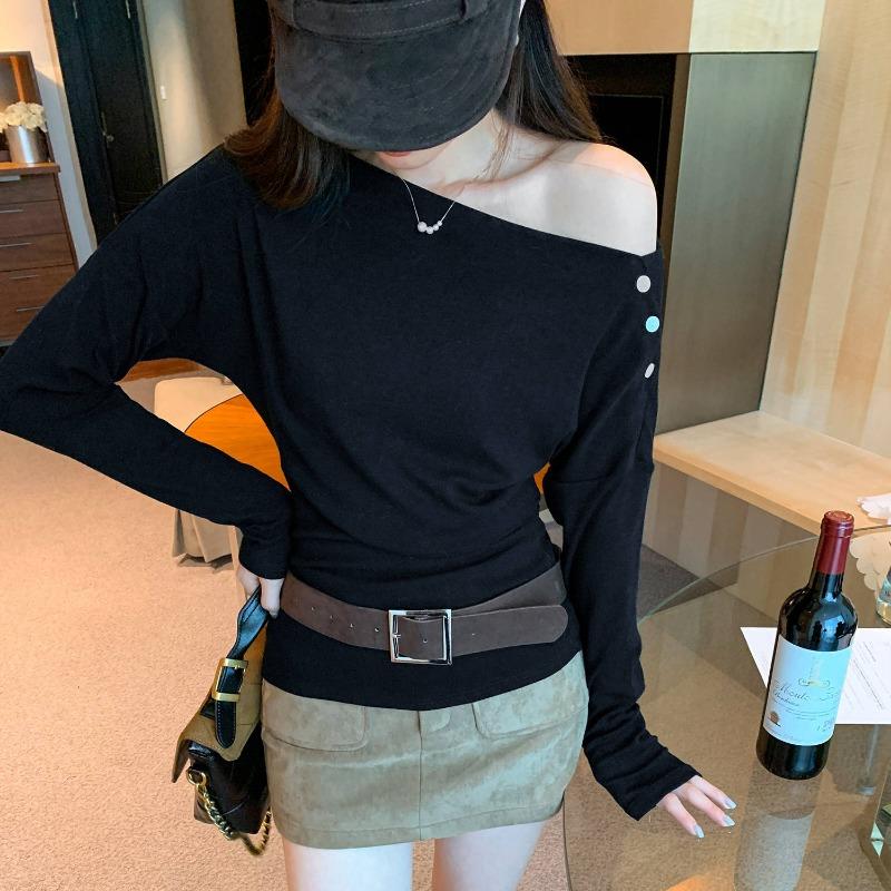 This High-end Button Slanted Shoulder Long-sleeved T-shirt Women's New Early Autumn Chic Off-shoulder Top