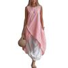 Completo due pezzi composto da top rosa girocollo senza maniche con orlo asimmetrico e pantaloni bianchi a gamba larga