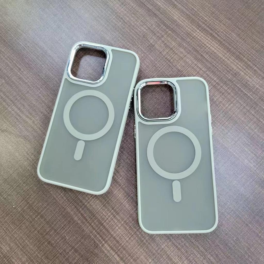 Anwendbar auf iPhone16Pro Goldschild Magnetische Saugkraft 15plus Anti-Hautgefühl Großes Loch X/xs Schutzhülle