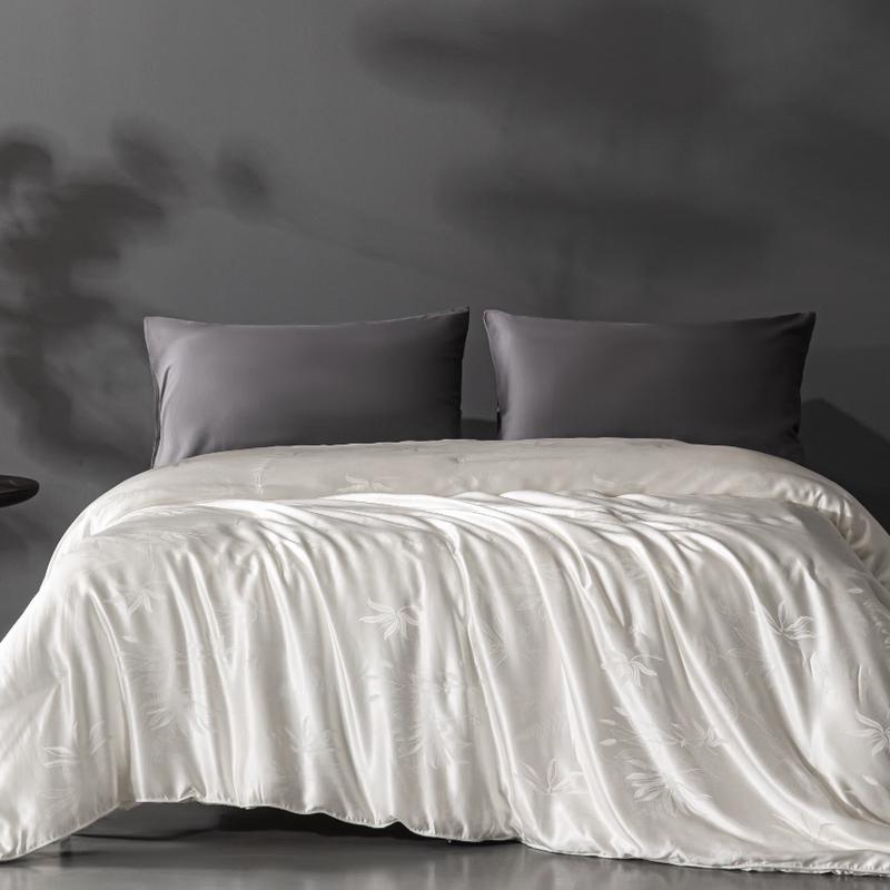 SILKUEEN Mulberry Silk Summer Quilt