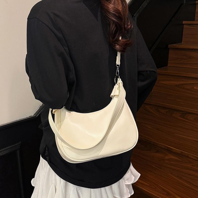 Niche fashion underarm bag new fashion large capacity shoulder commuting spring and summer versatile women's messenger bag