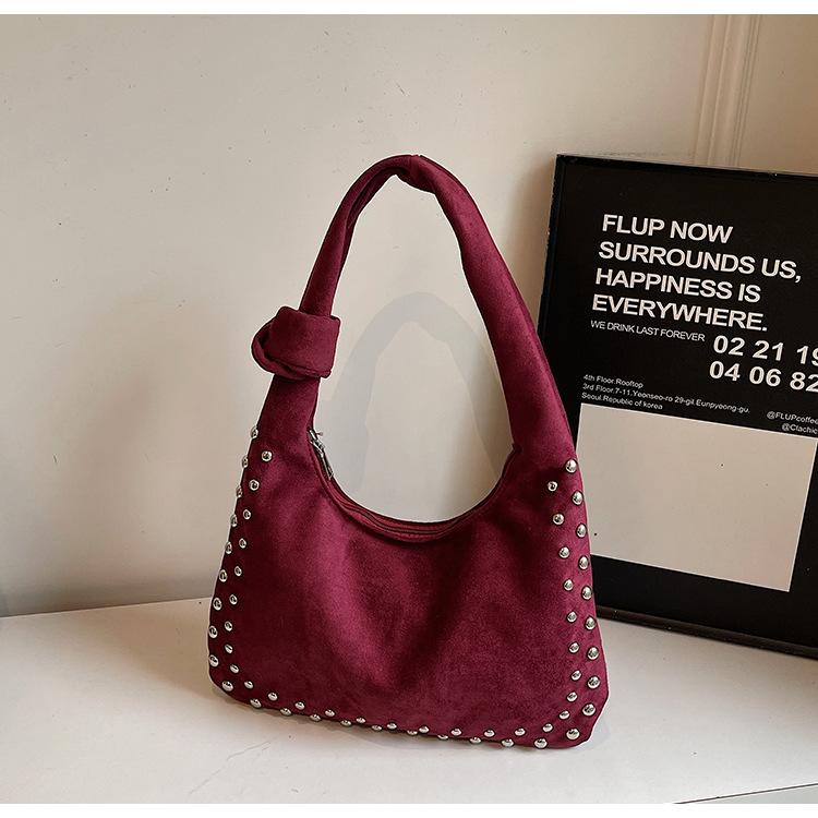 Large capacity shoulder bag women's 2025 autumn and winter new trend European and American style rivet underarm bag commuter casual tote bag