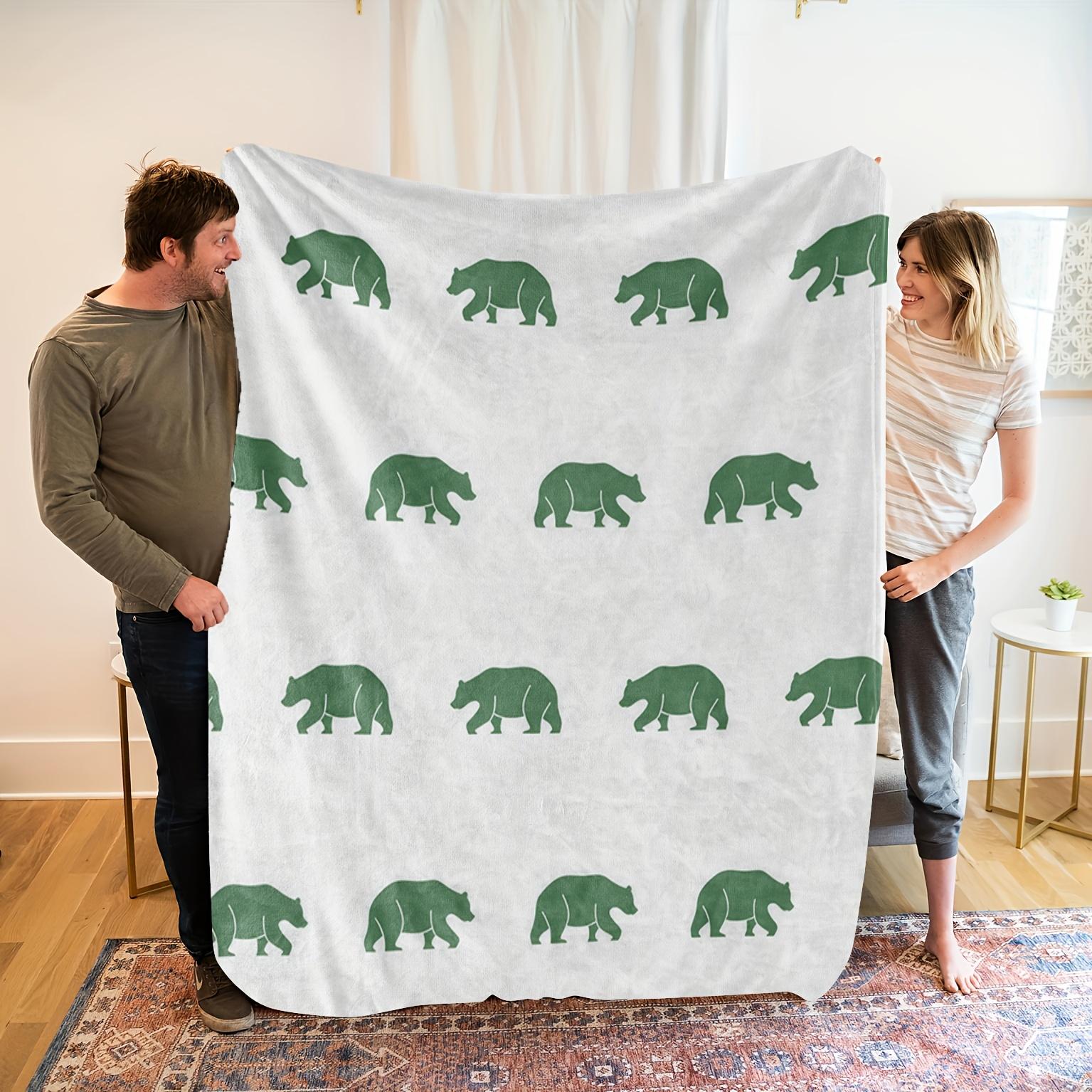 

A Comfortable Green Bear Pattern Flannel Blanket, Soft High-Definition Digital Print, All-Season, Family and Friends Gift 75x90cm
