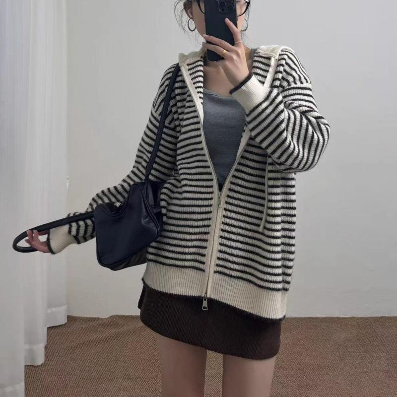 Autumn and Winter New Tops Contrasting Colors Striped Knitted Cardigan Women's Loose Sweater Design Sense Women's Hoodie Jacket