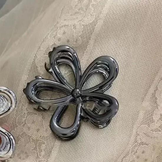 New Korean Metal Floral Hair Claw Clip Women Elegant Hollow Updo Hair Clips Girls Headwear Women Hair Accessories
