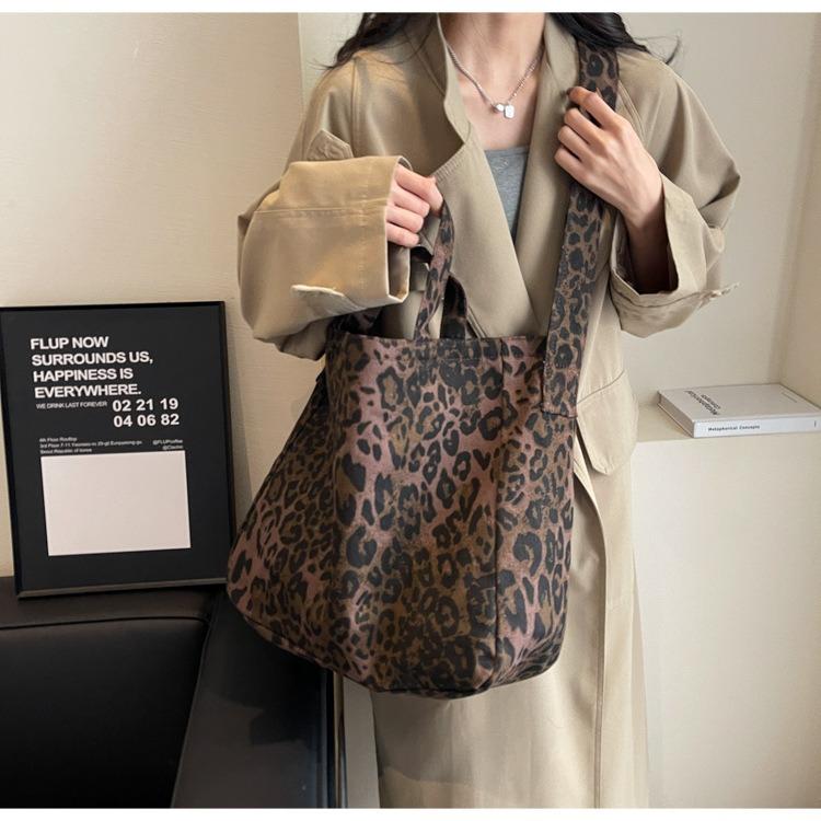 Large Capacity Tote Bag for Women 2025 New Leopard Print Tote Bag Fashionable Simple Shoulder Handbag Commuter Bag for Women