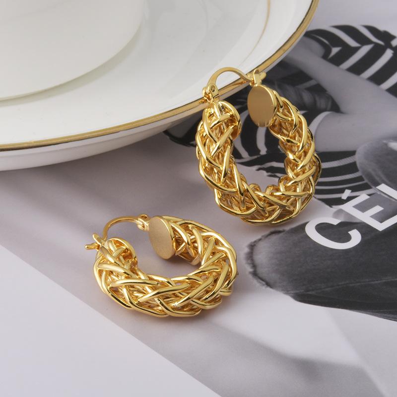 Wind Fashion Woven Twist O-shaped Ear Buckle Personalized Niche Design High Sense Retro Earrings Earrings Women