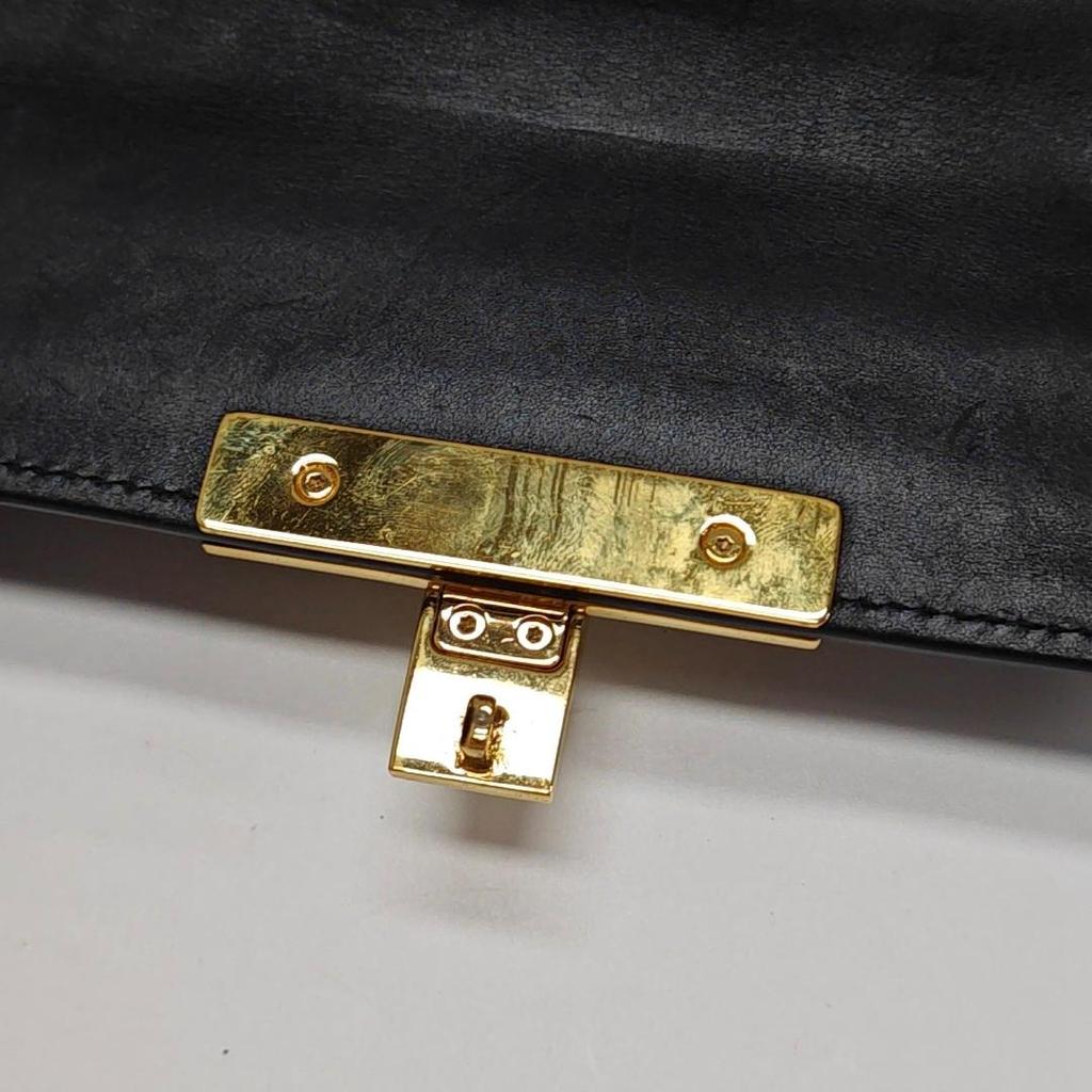 [Pre-Owned] Padlock Chain Crossbody Bag - Very Good #1EKZ1T4