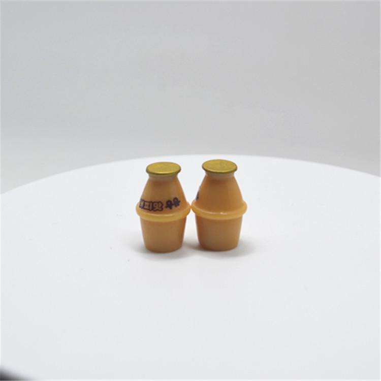 Miniatur-Getränkeflaschen aus Harz: Bananen- und Kaffeemilch-Spielornamente