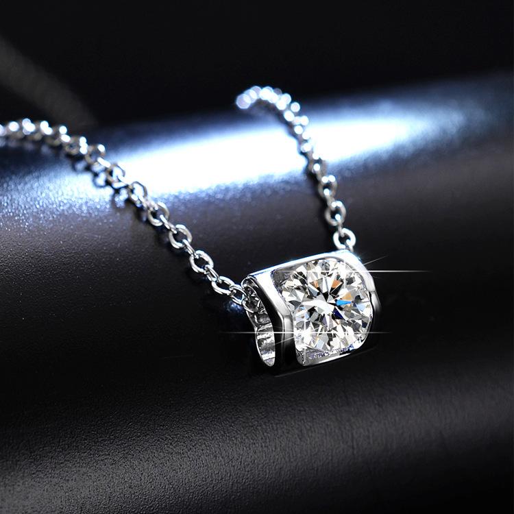 Mode-Accessoires Angel's Kiss Simulation Moissanite Ein Karat Halskette Anhänger Schlüsselbein Kette