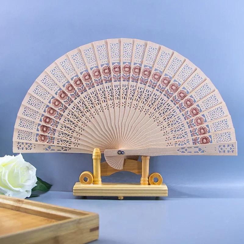 1 PC of Personalized Carved Wood Folding Hand Fans Customized Wedding Party Gift Decor Bridal Shower Gift with Eugen Bag