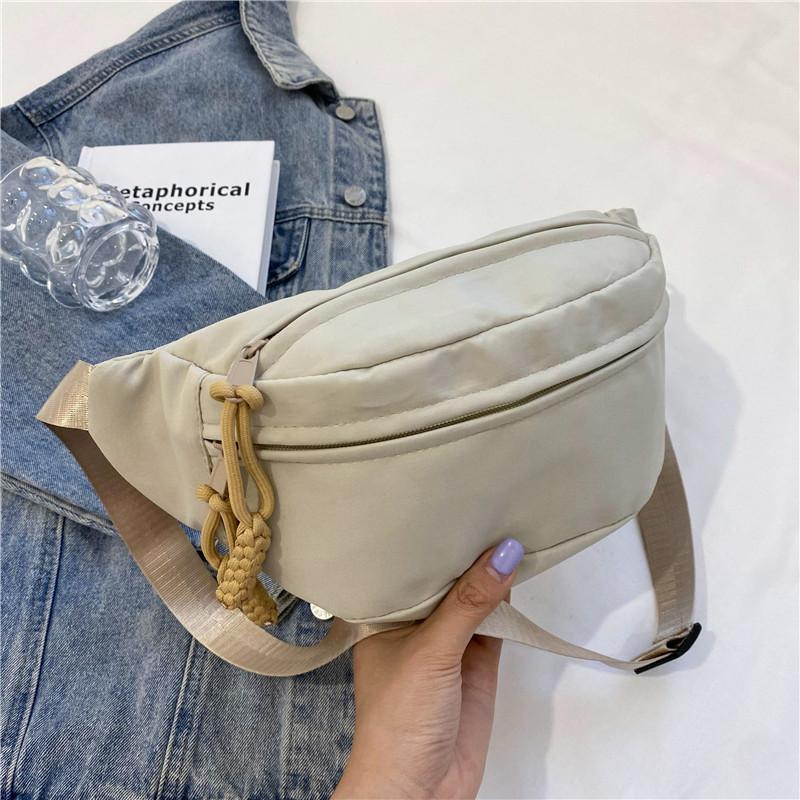 Women's bags are popular today, bags, breast bags, new single-piece messenger bags, trendy fashion fanny packs.