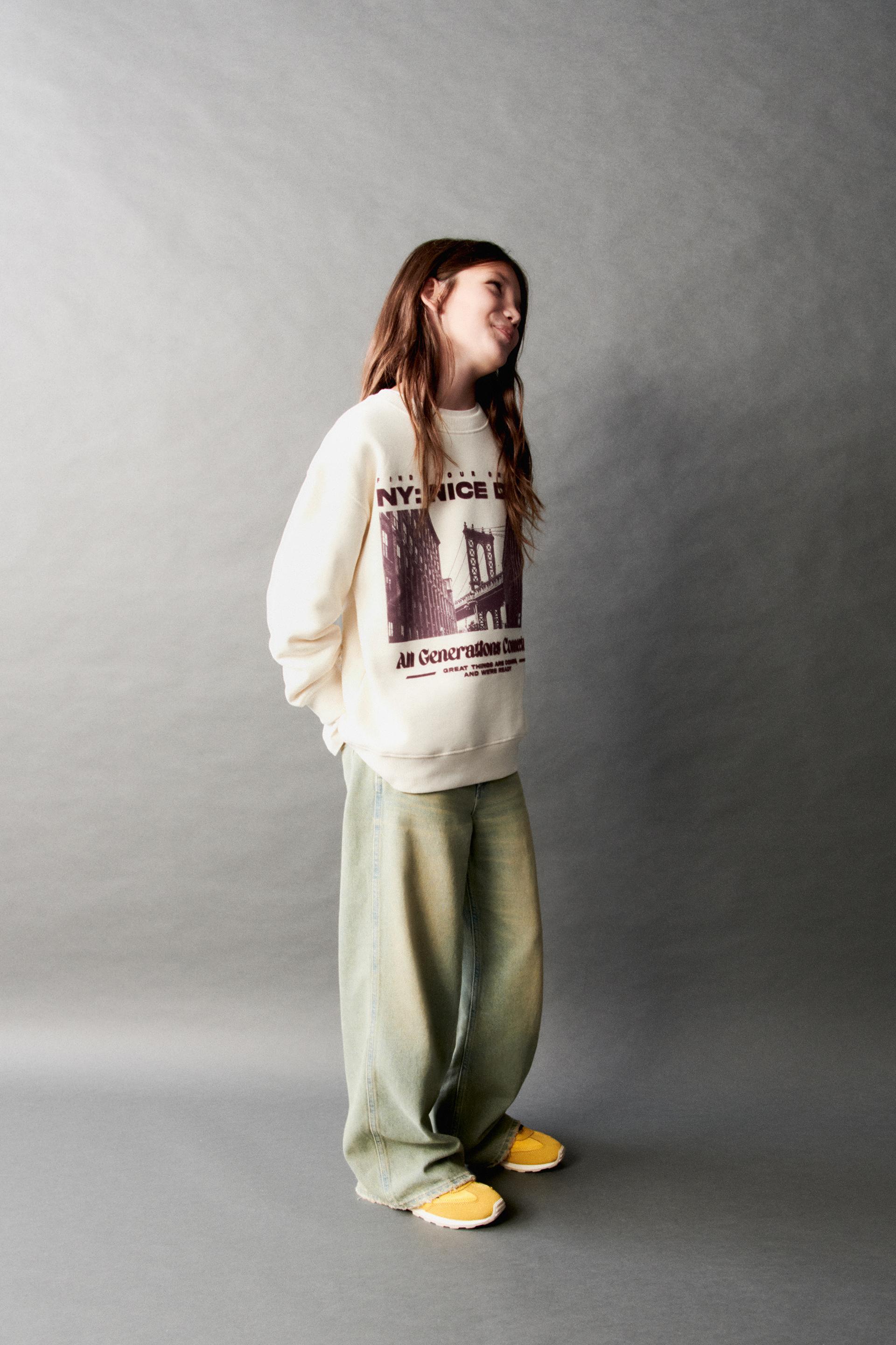 

FLOCKED PRINT SWEATSHIRT