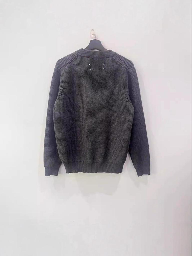 Ma Jia Four-Corner Pullover Sweater - Round Neck, Loose Fit, Long Sleeve