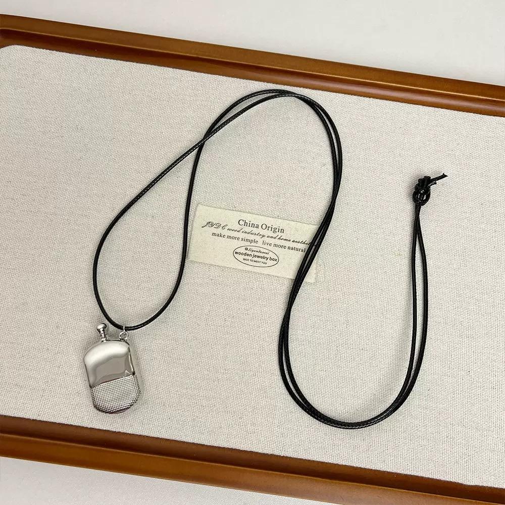 Korean-Style Simple INS Style Wine Jug Pendant Necklace, Personalized Long Sweater Chain Accessory 2025
