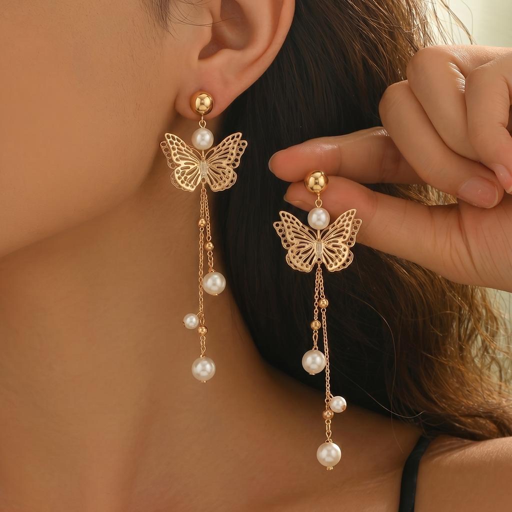 New Spring/Summer Exquisite and Elegant Women's Earrings with Dynamic Gold Butterfly and Heart-Shaped Pendant, Long Tassel Design, Suitable for