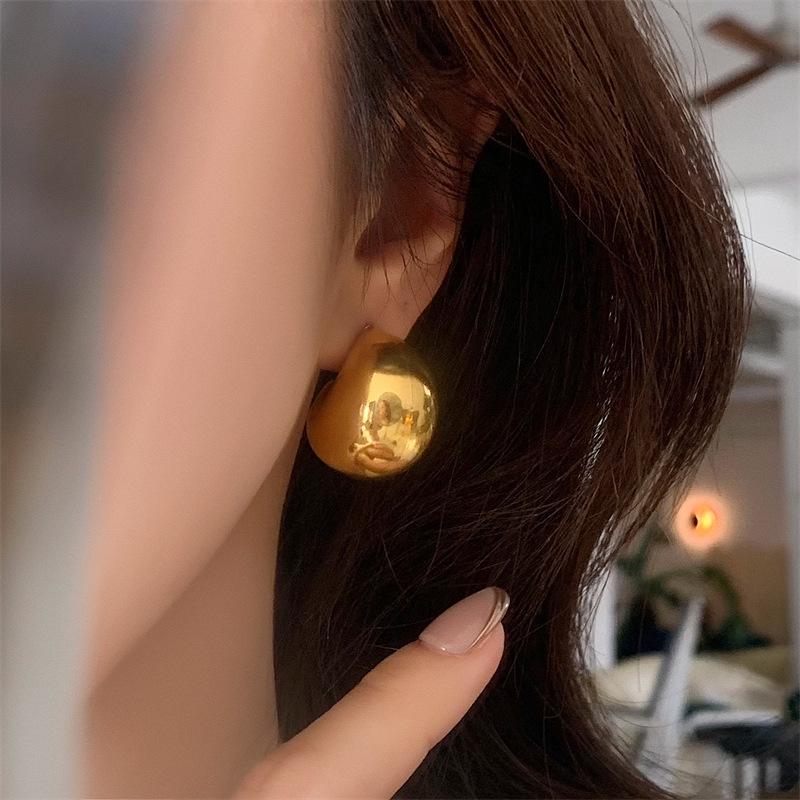 Trendige Europäische Vergoldete Titan-Halbmond-Ohrringe für Damen