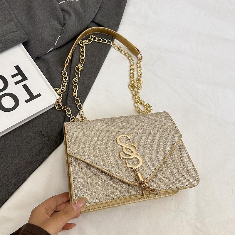 

Городской простой зарубежный стиль 2025 новая мода ретро цепочка маленькая квадратная сумка сумка через плечо сумка-мессенджер однотонная женская сумка золотой