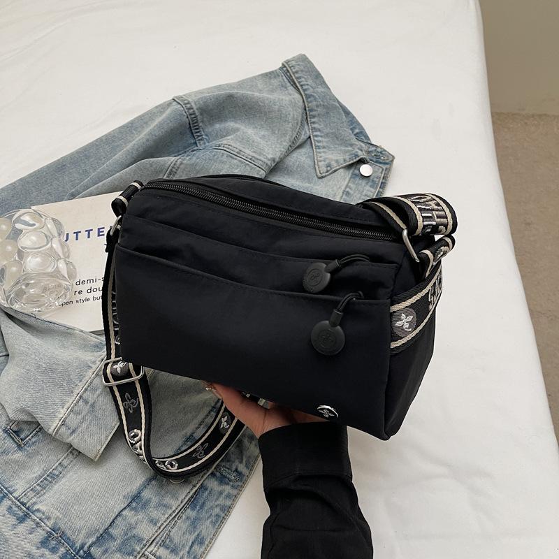 Niche pillow bag women's summer new casual shoulder commuter bag versatile sports messenger cloth bag