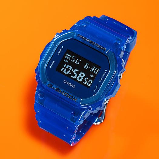 Casio G-SHOCK Men's Resin 200M Water Resistant Shock Resistant Alarm Quartz Watch DW-5600SB-2