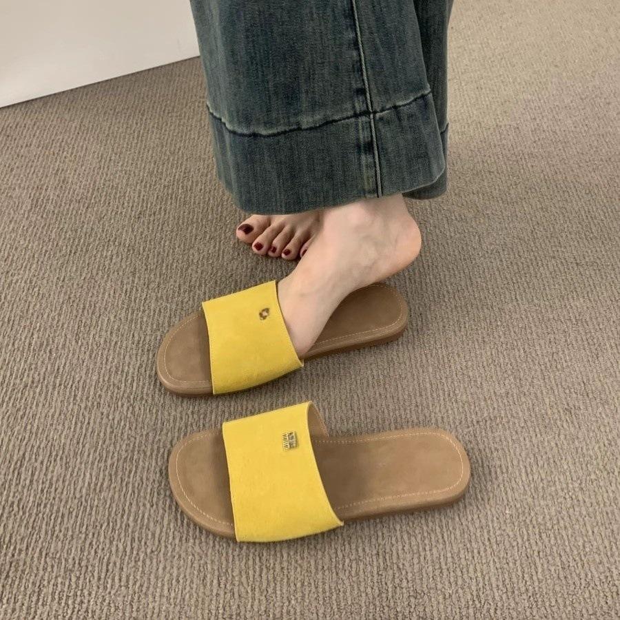 Frosted one-word with casual flat-bottomed slippers for women's summer wear 2025 new dopamine beach cool slippers