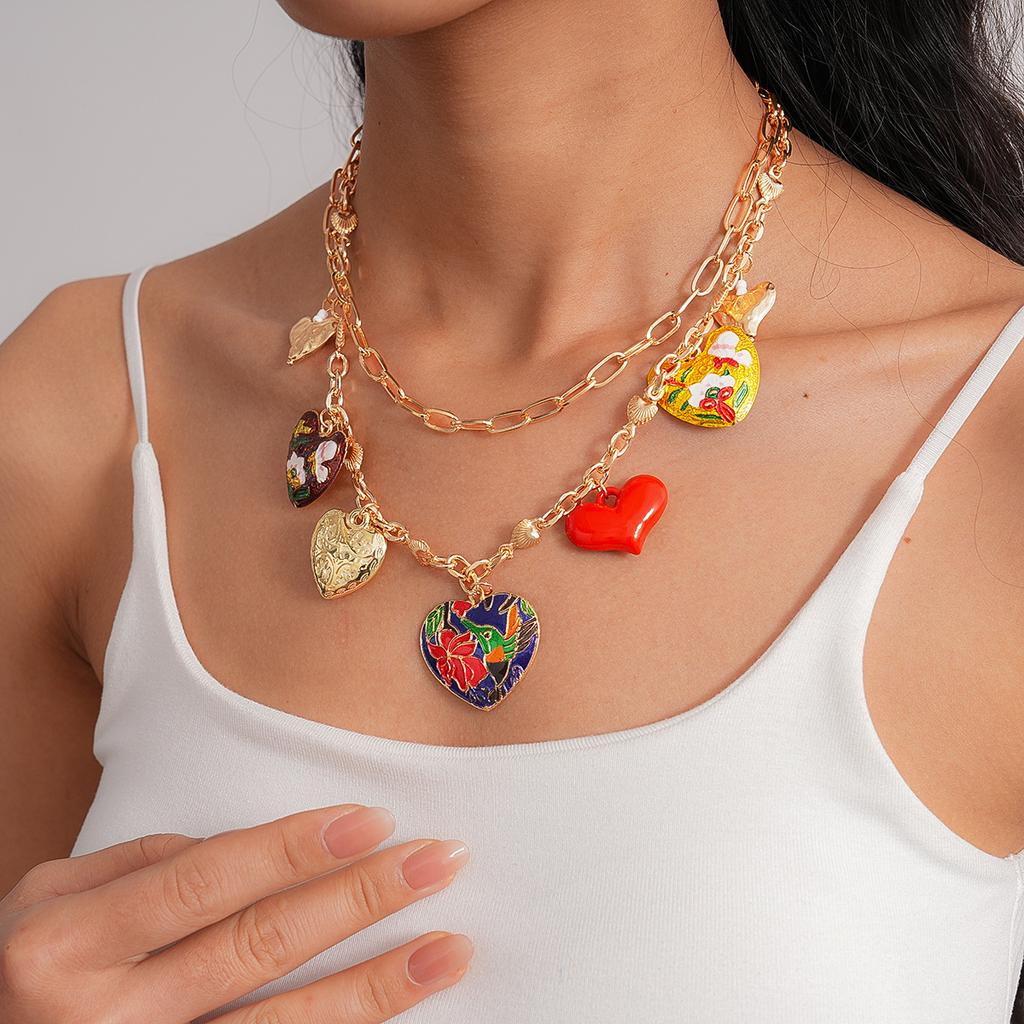 Two-piece set of metal spray paint love pleated pattern necklace medieval collarbone chain personalized item decoration