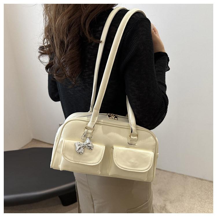 Trendy Womens Box Shaped Handbag With Polyester Interior For Casual Outings