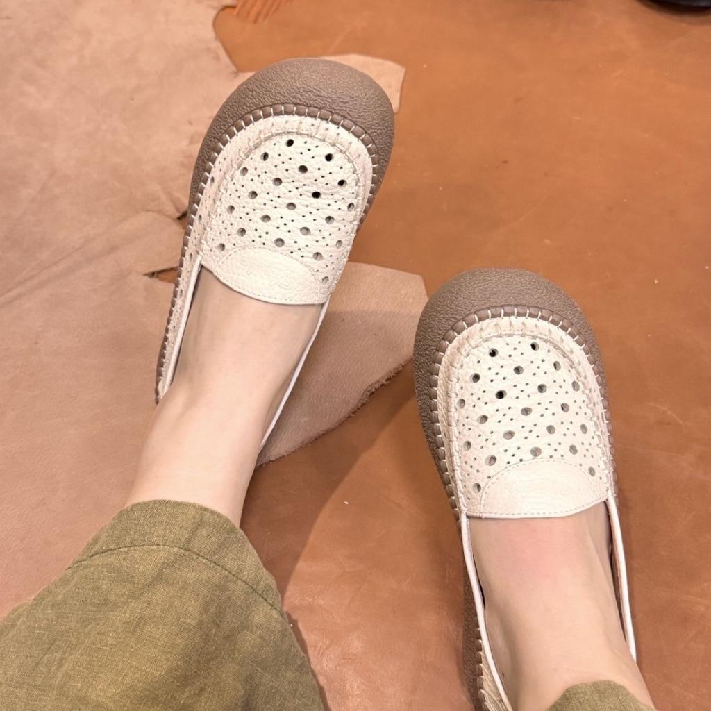 Sandals Comfort Soft Mom's Shoes Flat Sole Women's Shoes Hollow Genuine Leather Shoes Middle-aged Mother's Loafers Shoes