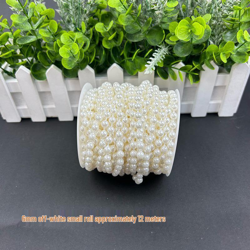 Svatební řetízek z imitovaných perel pro dekoraci a aranžmá scény