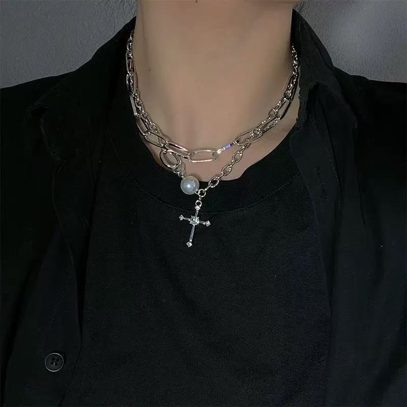 Japanese matte premium leaf pendant necklace women's premium long versatile accessories old retro sweater chain