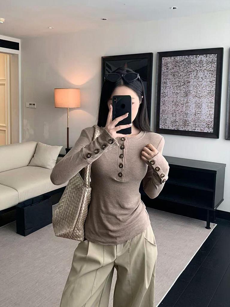 Spicy Girl Design V-Neck Button-Up Long-Sleeve Henley Top - Waist-Cinched, Slimming for Autumn/Winter