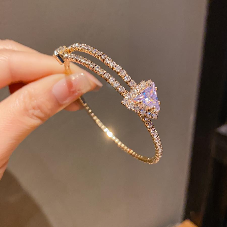 Light Luxury Zircon Heart Open Hand Chain For Women With Trendy Fashion Style золотой