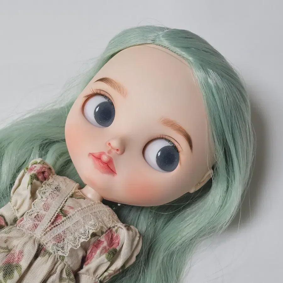 

Я продаю настоящий кастомный Blythe от Yoo-il Dol