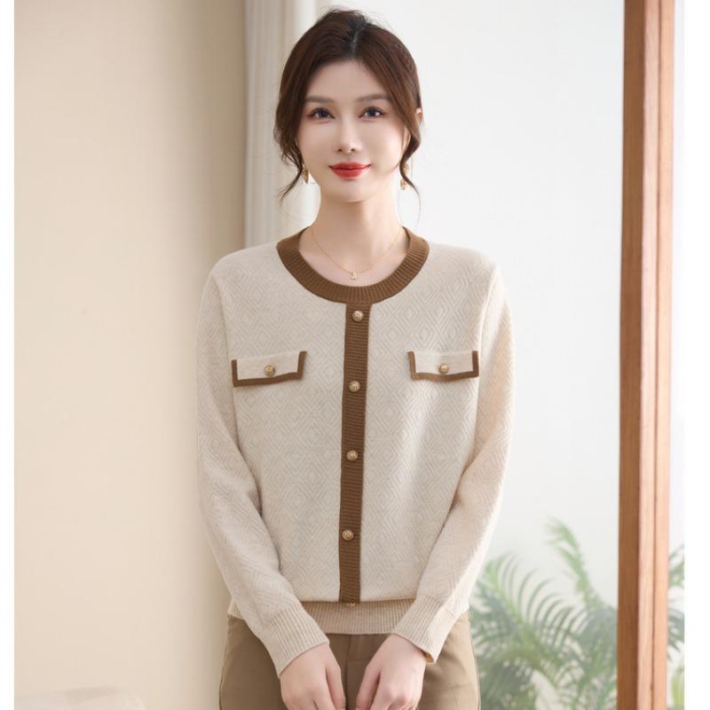 Chinese women's clothing middle-aged and elderly spring and autumn thin outer bottoming shirt new mother spring knitted top