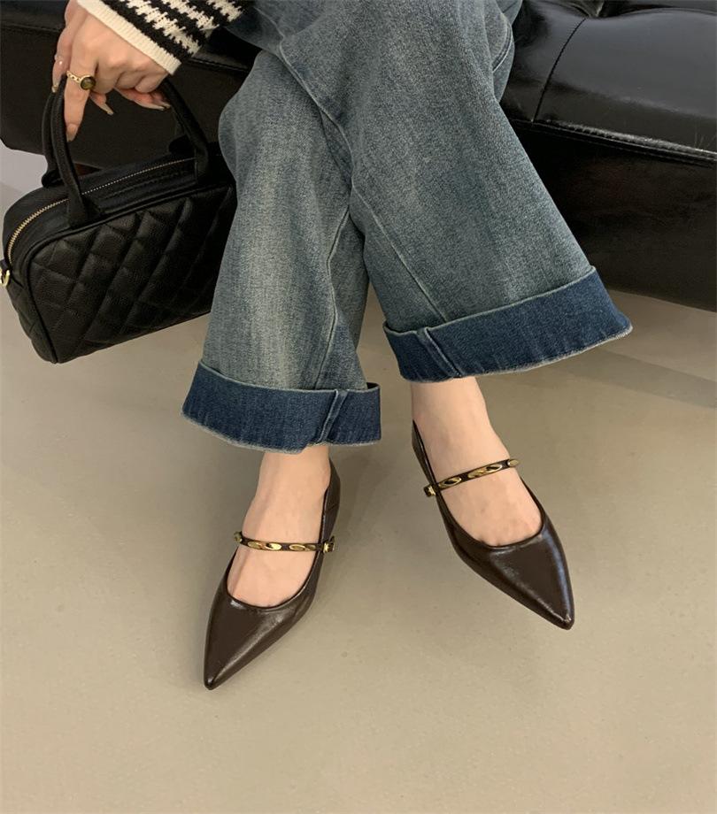 

Корейская версия туфель Мэри Джейн на толстом каблуке, ретро маленькие кожаные туфли, женские 2025 новая осень, острый носок, мелкий вырез, ретро слово с одинарными туфлями 39 темно-коричневого